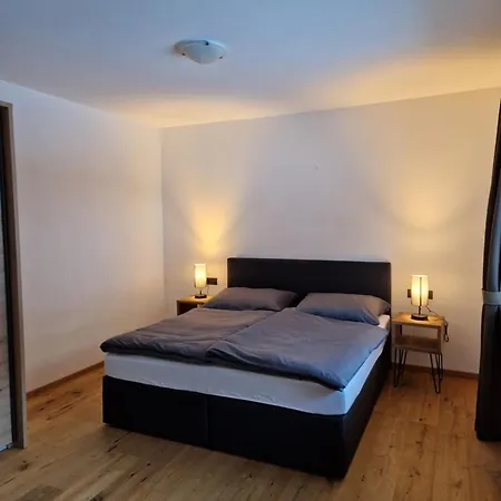 アパート Aigner グロースアルル